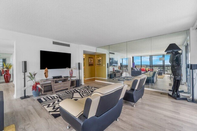 Building Photo - 108 Lakeshore Dr