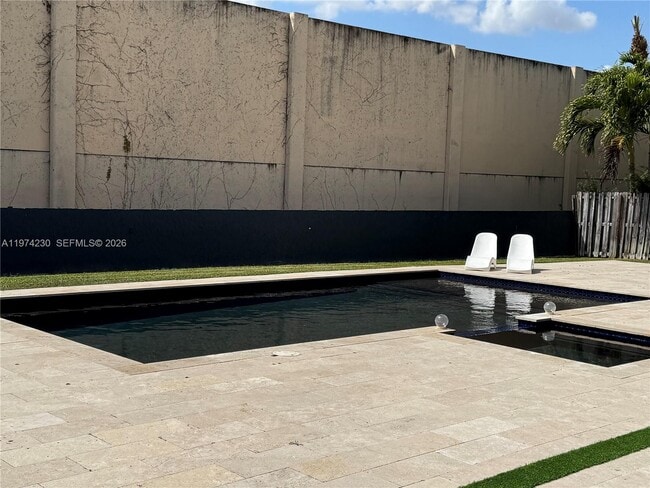 Building Photo - 6951 W Wedgewood Ave