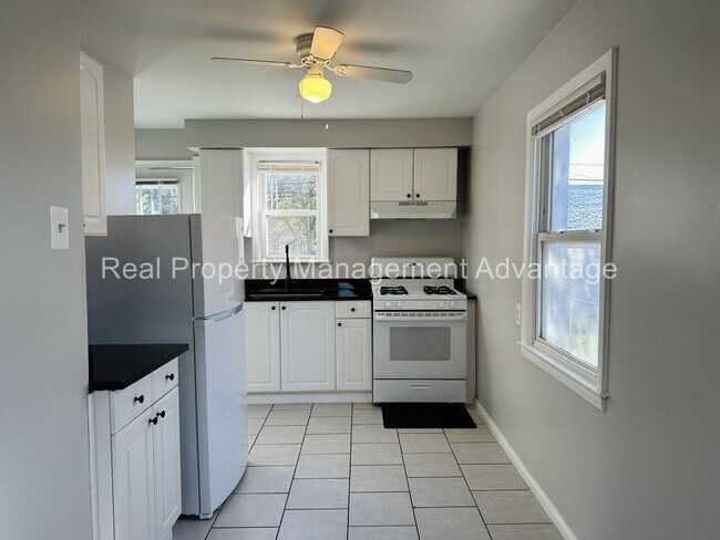 Building Photo - 21012 Beechwood Ave