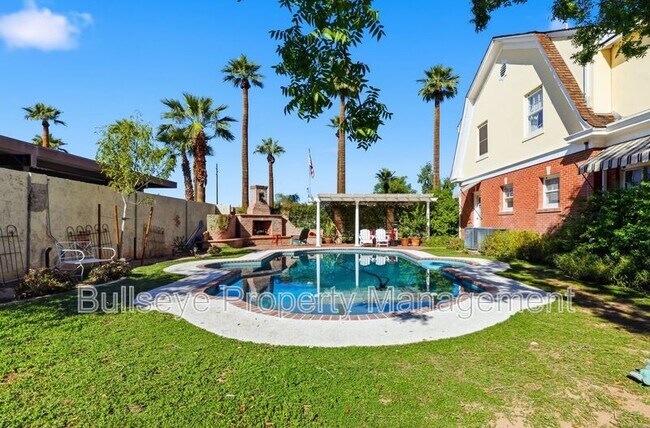 Building Photo - 525 W Lynwood St