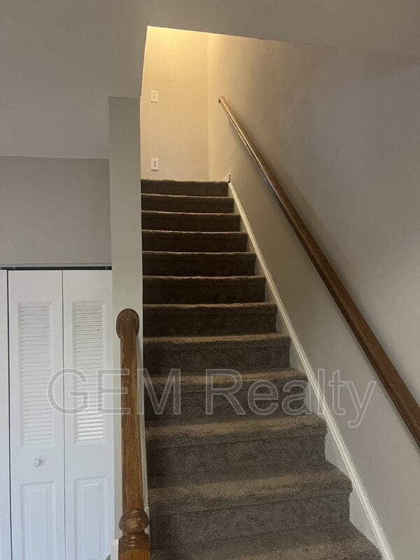 Building Photo - 2214 Hamway Dr