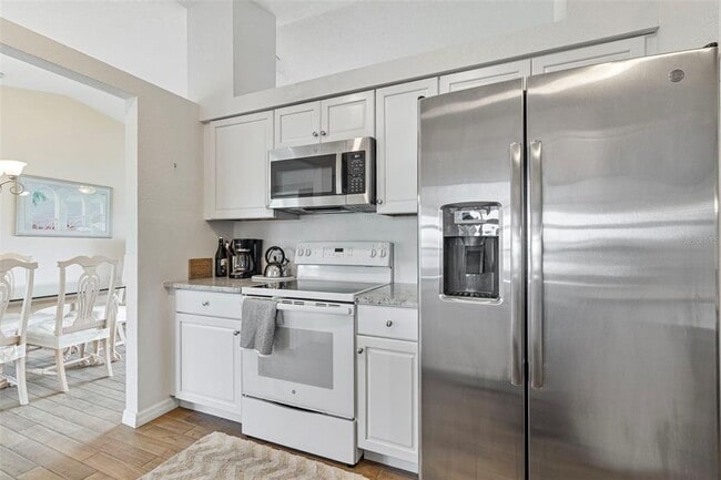 Building Photo - 6460 Blueberry Dr