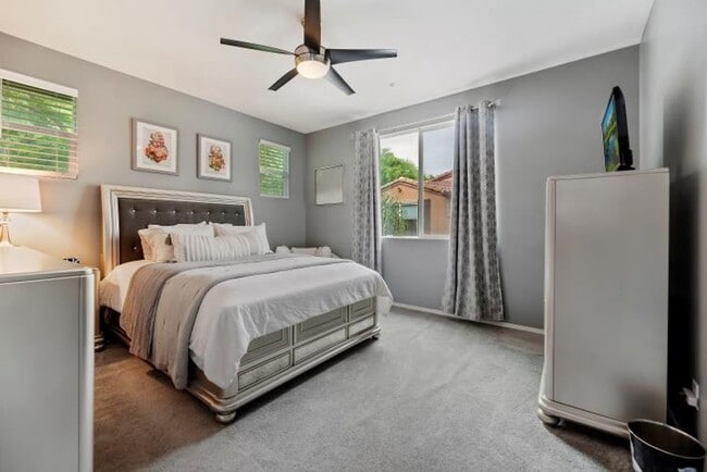 Building Photo - Beautiful 3 bedroom townhouse available fo...
