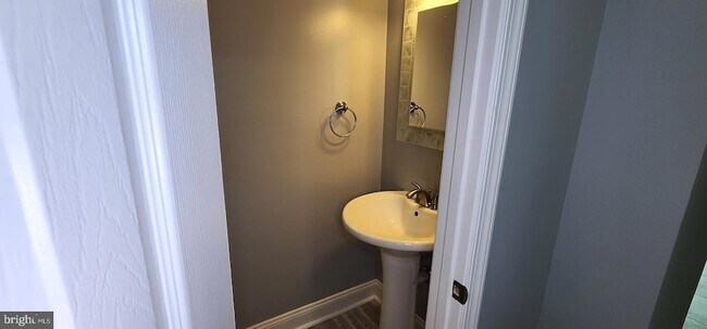 Building Photo - 483 Arwell Ct