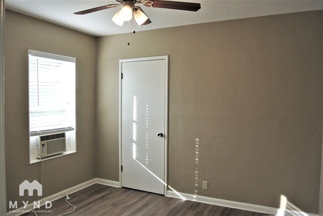 Building Photo - 2141 Royal Oaks Dr