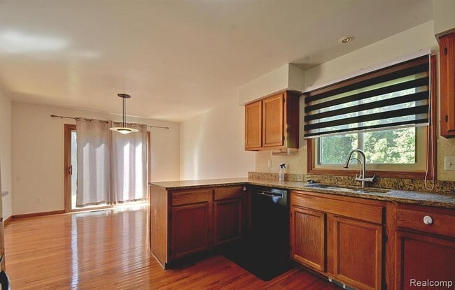 Building Photo - 2358 Saffron Ct