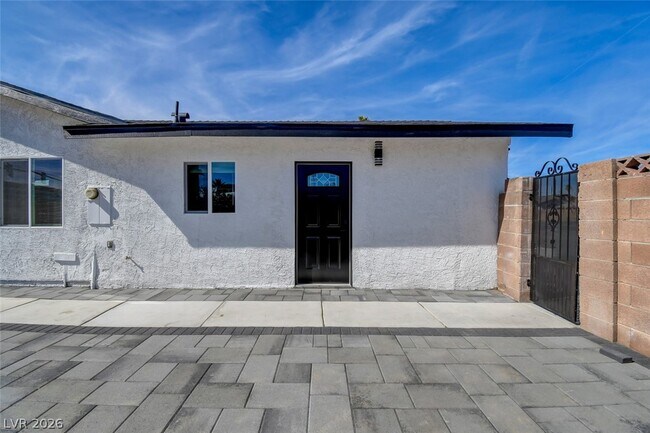 Building Photo - 4401 Vía Torino