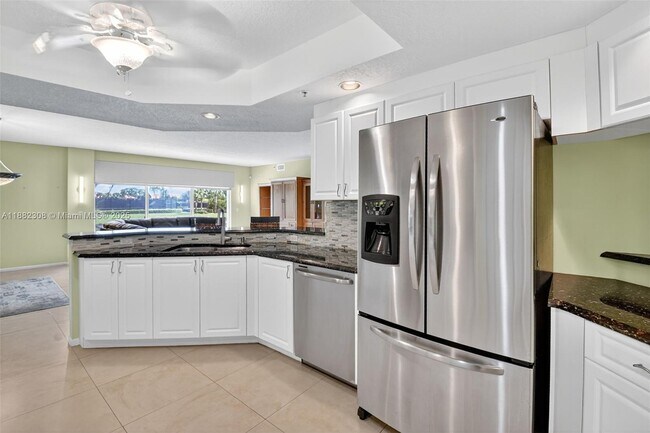 Building Photo - 5938 Crystal Shores Dr