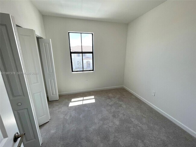 Building Photo - 11737 SW 245 Ter