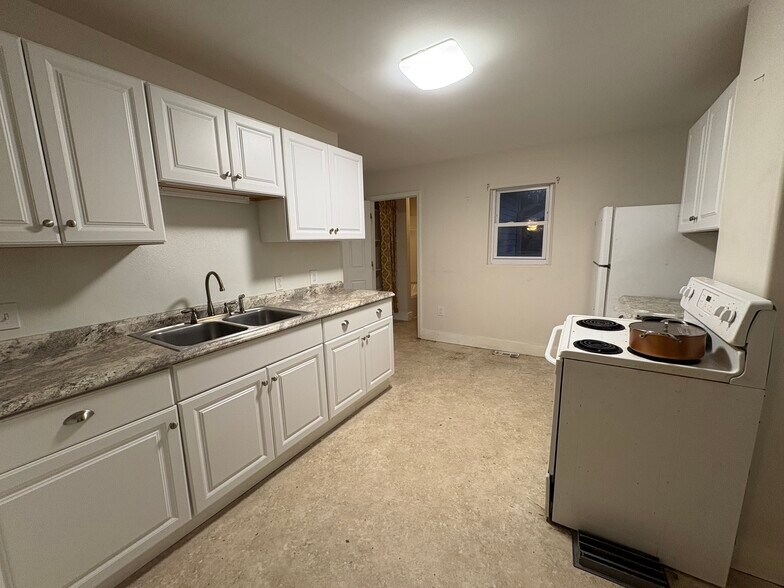 Building Photo - 500 S Fayette St