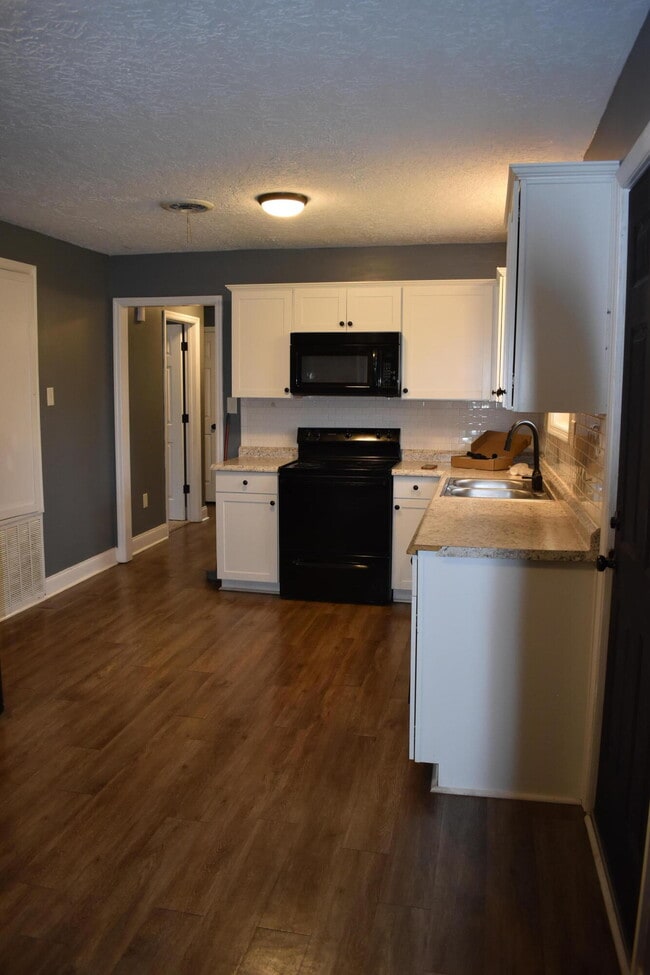 Building Photo - 2922 Nighthawk Dr