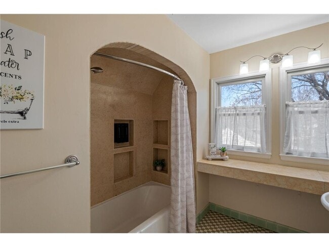 Building Photo - 2721 29th Ave NE