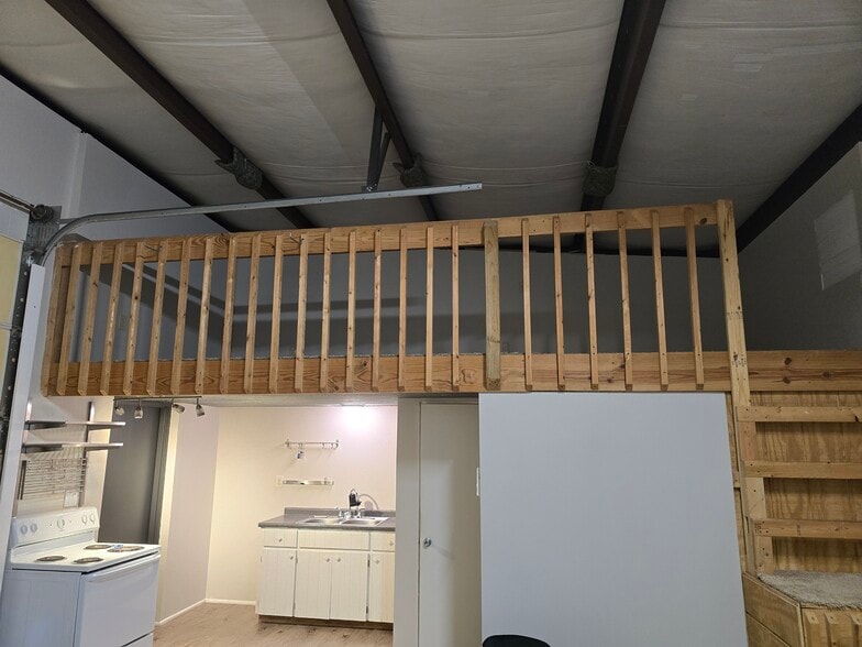 Loft - 3612 Barry Ave