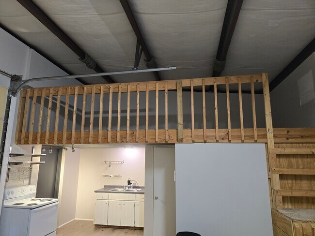 Loft - 3612 Barry Ave