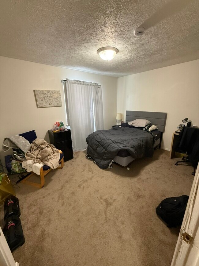 Building Photo - 805 Hicks Dr