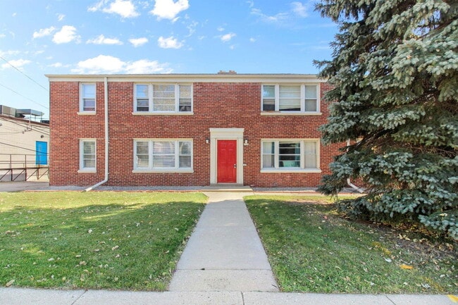 Building Photo - 2320 S 92nd St