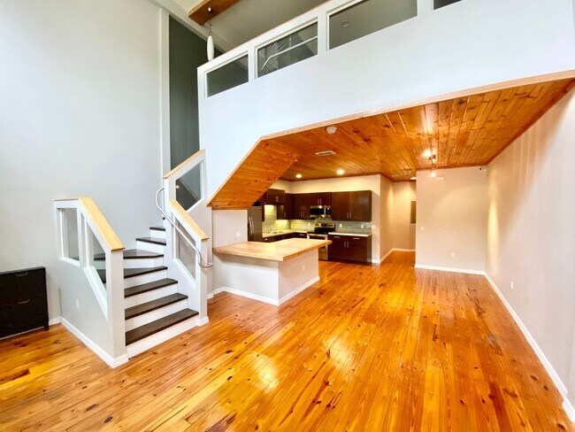 Building Photo - LUXURY TOWNHOME IN SODO 3/2.5 PLUS OFFICE AND BONUS ROOM  - DOWNTOWN ORLANDO