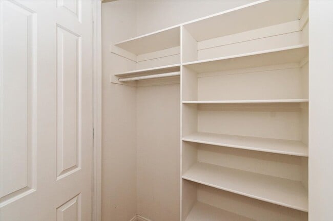 Walk-in Closet - 69457 Turnberry Ct