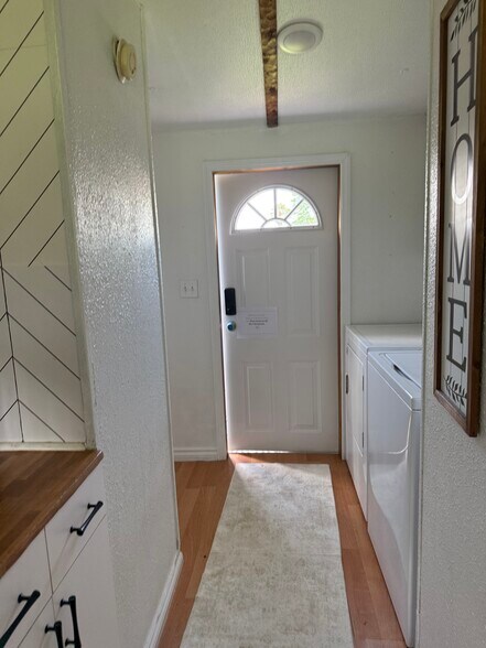 entry with washer and dryer - 3125 Tindall Farms Rd
