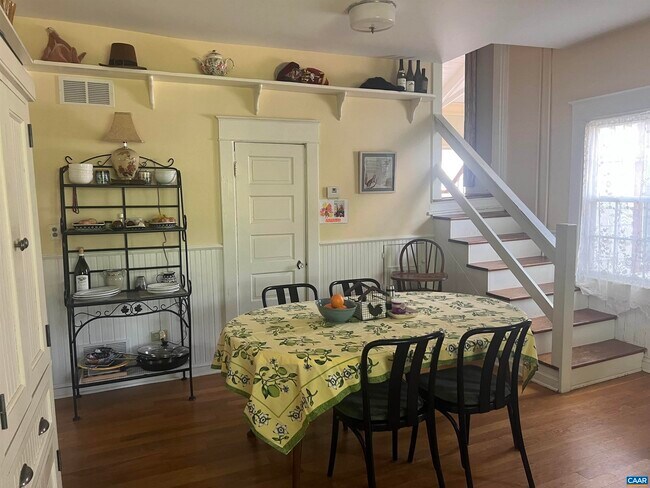 Building Photo - 954 Old Lynchburg Rd