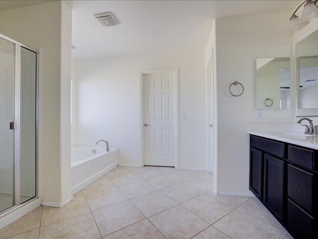 Building Photo - 3 Bedroom 2 1/2 Bathroom