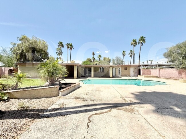 Building Photo - 5539 E Bloomfield Rd