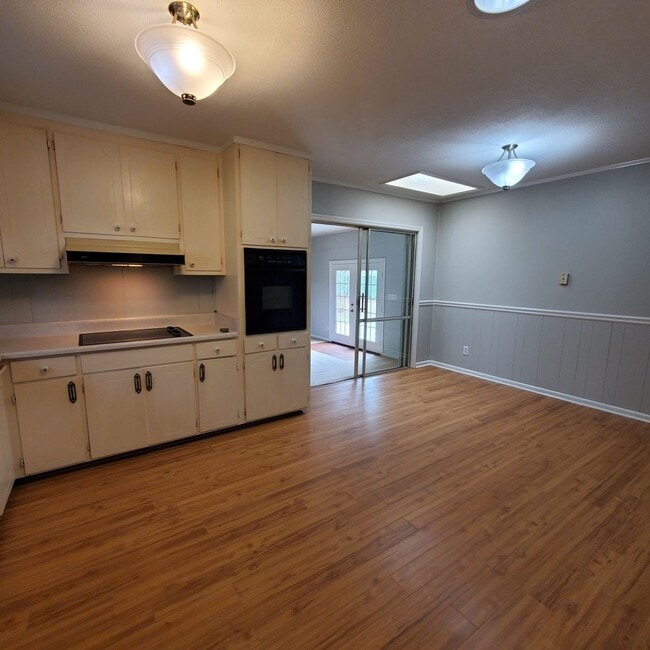 Building Photo - Modern Comforts and Serene Living: Your Ideal Rental Home in Valdosta, Georgia