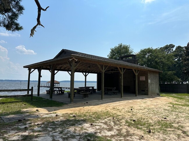 Building Photo - Beautiful Goose Creek Oasis
