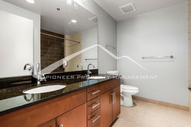 Building Photo - Luxury Condo with Stunning Views and Central AC