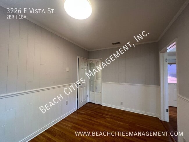 Building Photo - 3226 E Vista St