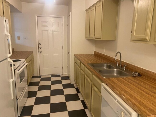 Building Photo - 5302 Avenue G