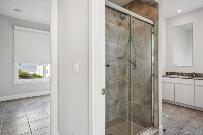 Building Photo - 681 Dune Rd