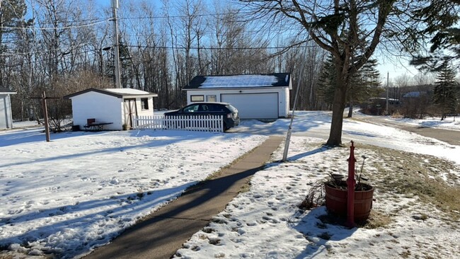 Building Photo - Three Bedroom Single-Family Home In Duluth...