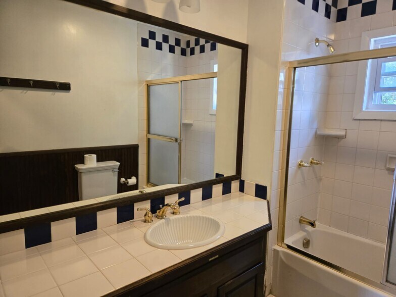 Building Photo - 12 Platt St