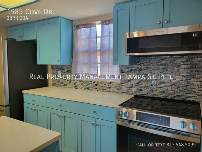 Building Photo - 1985 Cove Dr