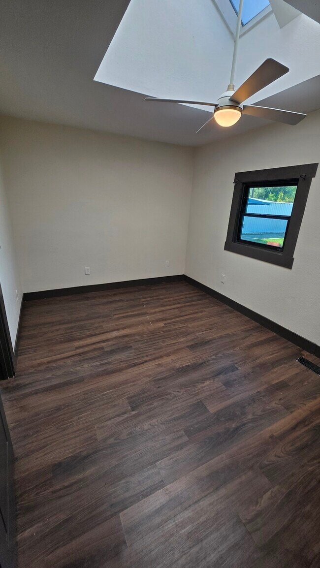 Building Photo - 345 N Van Ness Ave