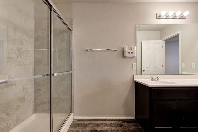 Building Photo - Gorgeous 4 Bed 2 Bath Home in Heart Of Mustang!!