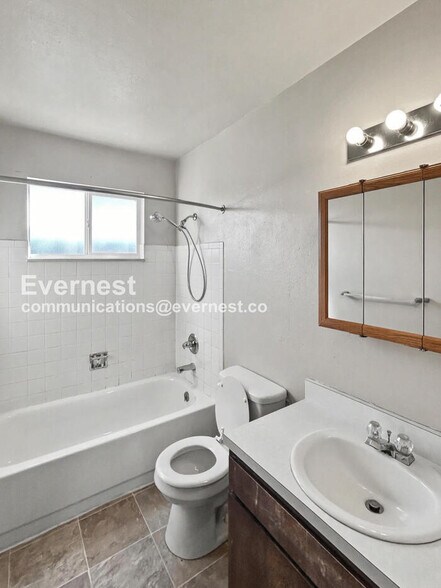 Building Photo - 4311 N Chestnut St