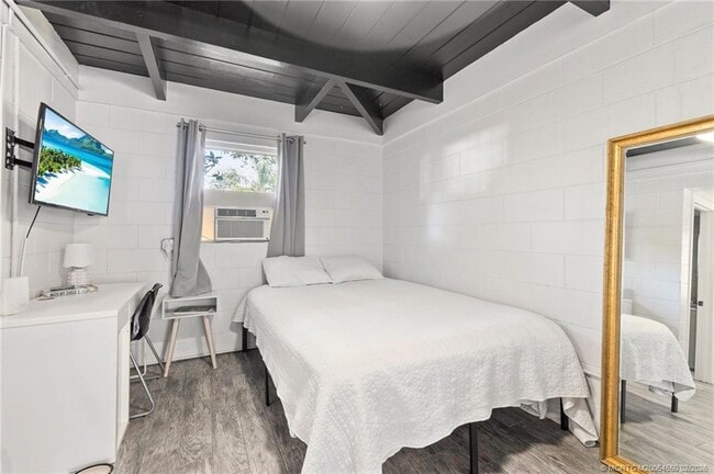 Building Photo - 530 S Manor Dr