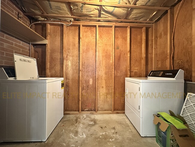 Building Photo - 6624 E Nelson Dr