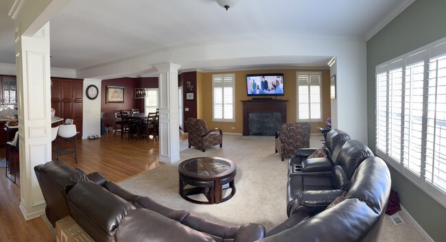 Large Great Room - 27W580 Warrenville Rd