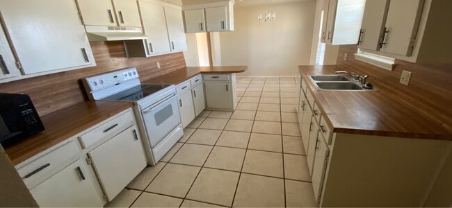 Building Photo - 9540 D J L Dr