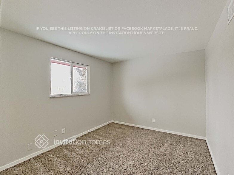 Building Photo - 10641 W 102nd Pl