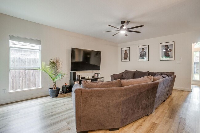 Building Photo - Amazing 3 Bed, 2 Bath Awaiting New Tenants- Burleson ISD- 76028