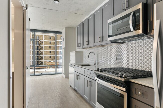 Building Photo - 450 W Belmont Ave