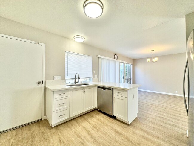 Building Photo - Beautiful 4Bd/2Ba located in Mira Mesa!