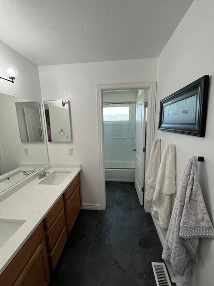 Building Photo - 4588 Spring Meadow Dr