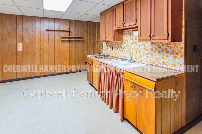 Building Photo - 165 Lakeshore Ct