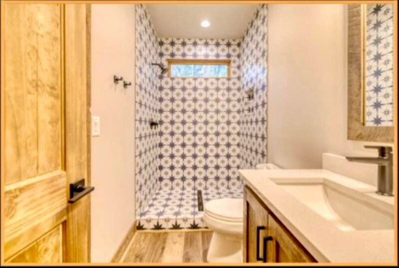 Building Photo - 200 E Ridge Ln