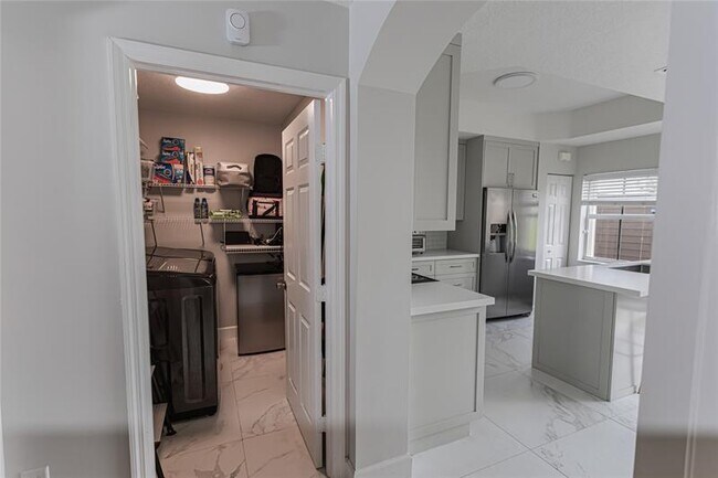Building Photo - 14387 SW 9th Ct